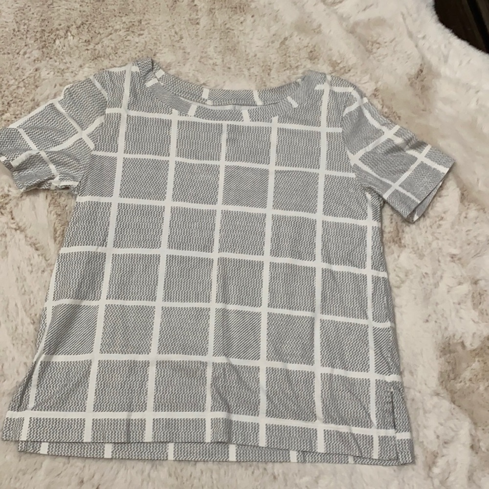 Uniqlo white tee
